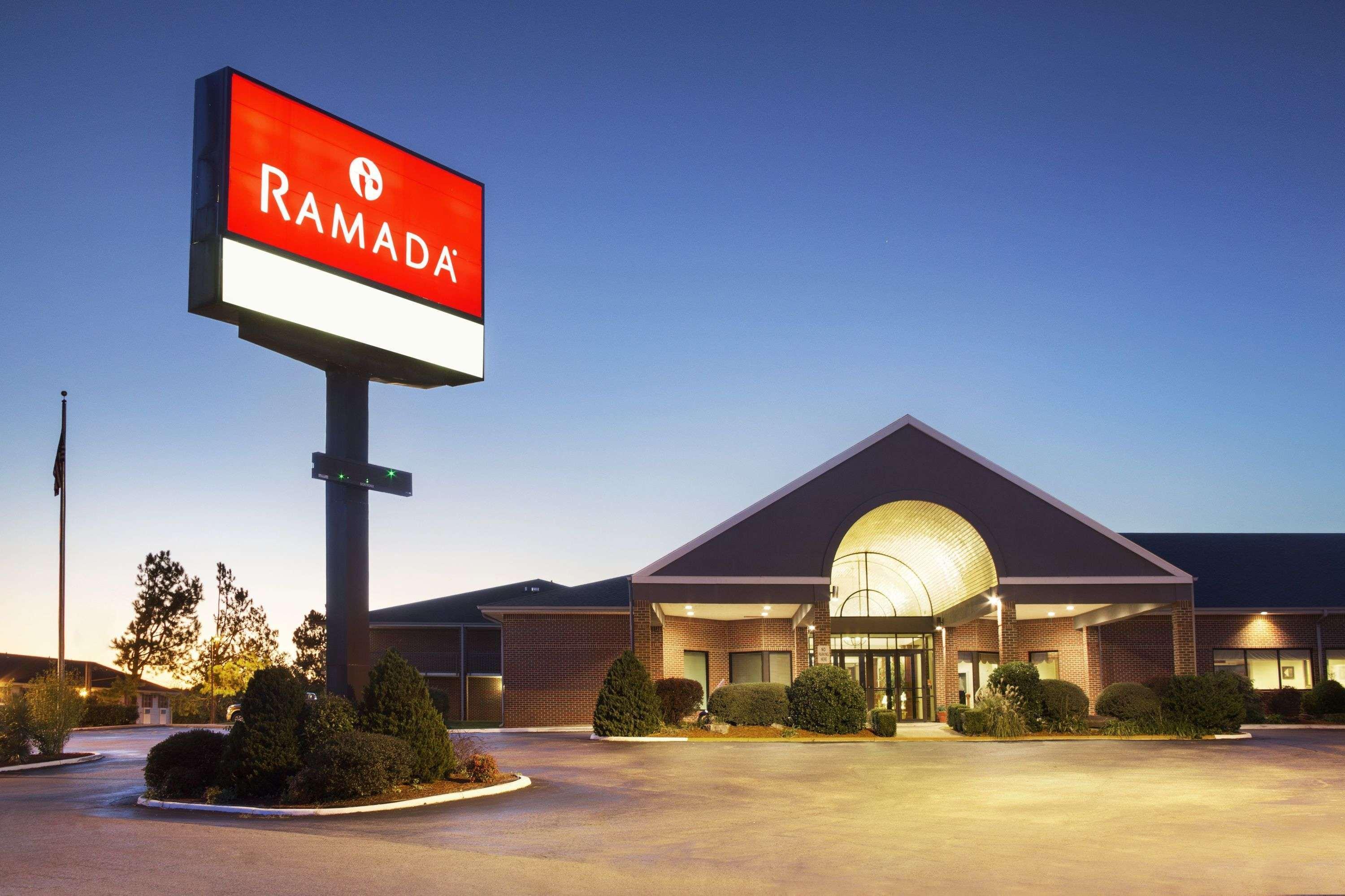 Ramada By Wyndham Batesville Exterior photo
