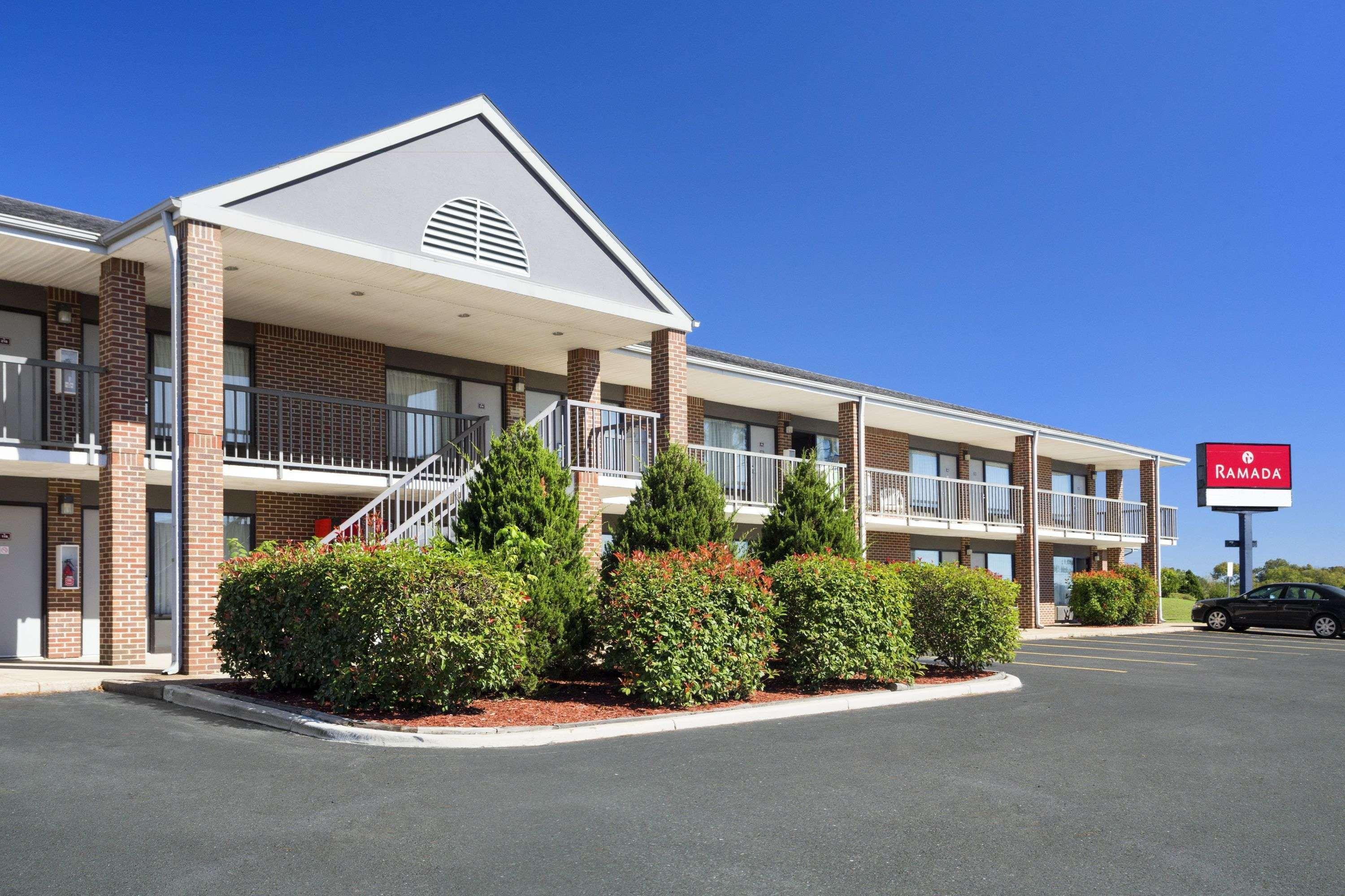 Ramada By Wyndham Batesville Exterior photo